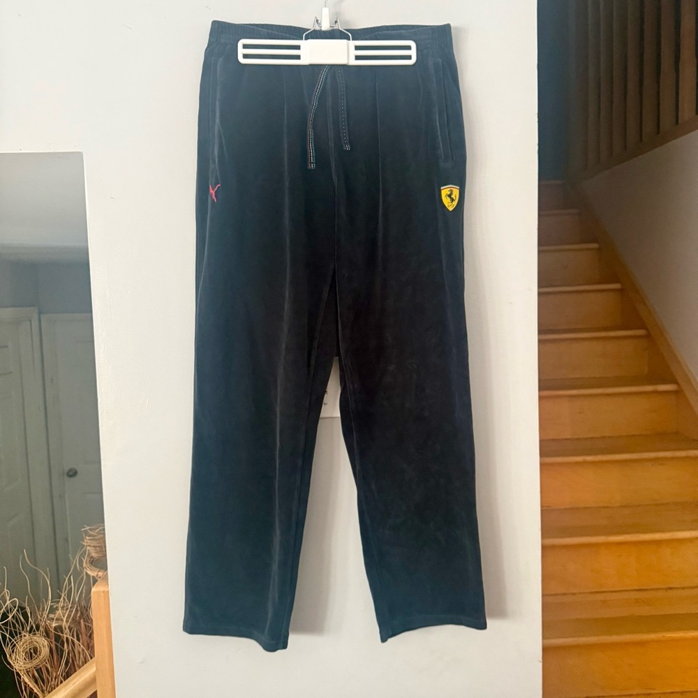EUC Puma Scuderia Ferrari Race MT7 + Velour Sweatpants with Iconic Emblem